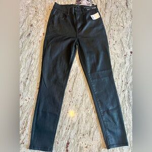 Kendall & Kylie Women’s The Kontour High Rise Jeans